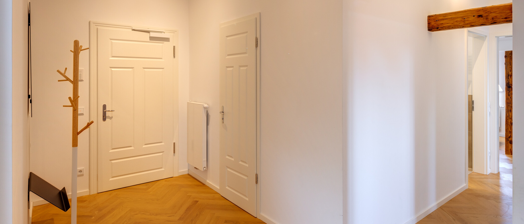 アティック・フラット（屋根裏） München Glockenbachviertel 04 玄関入り口 12963