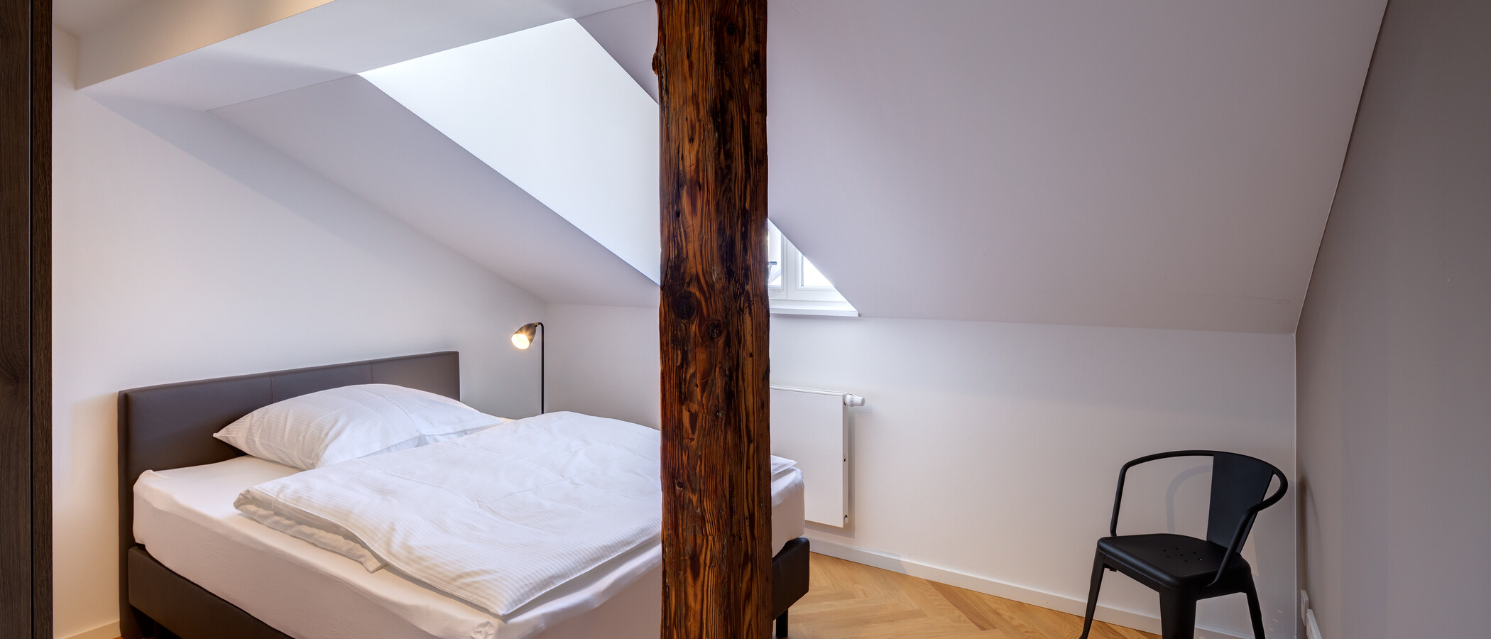 アティック・フラット（屋根裏） München Glockenbachviertel 01 2.　寝室 12963