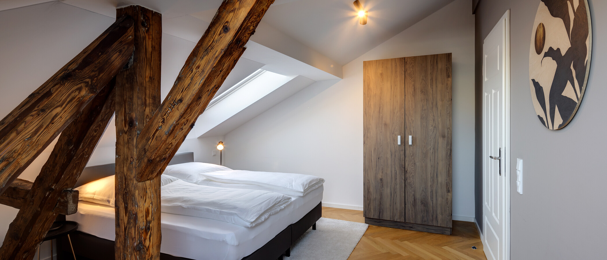 アティック・フラット（屋根裏） München Glockenbachviertel 01 1. 寝室 12963
