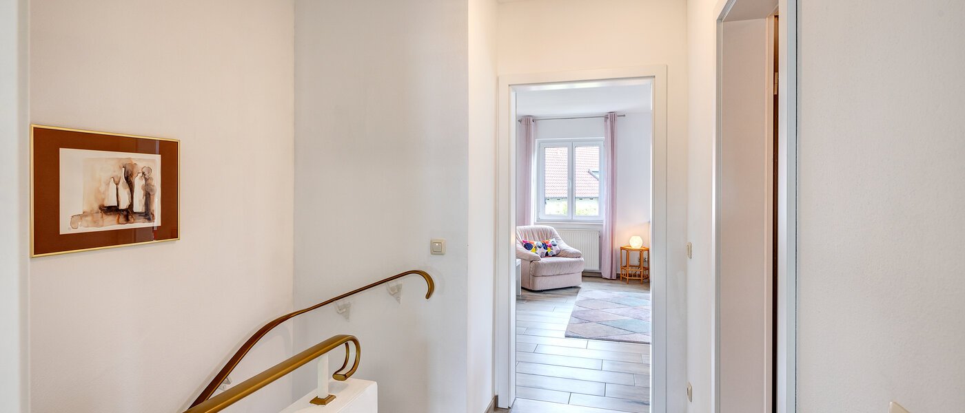 セミ・デタッチド・ハウス（一戸建てを二つに分けた家屋） Maisach 05 玄関入り口 13032