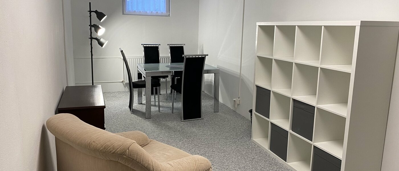 セミ・デタッチド・ハウス（一戸建てを二つに分けた家屋） Maisach 01 ホビールーム 13032