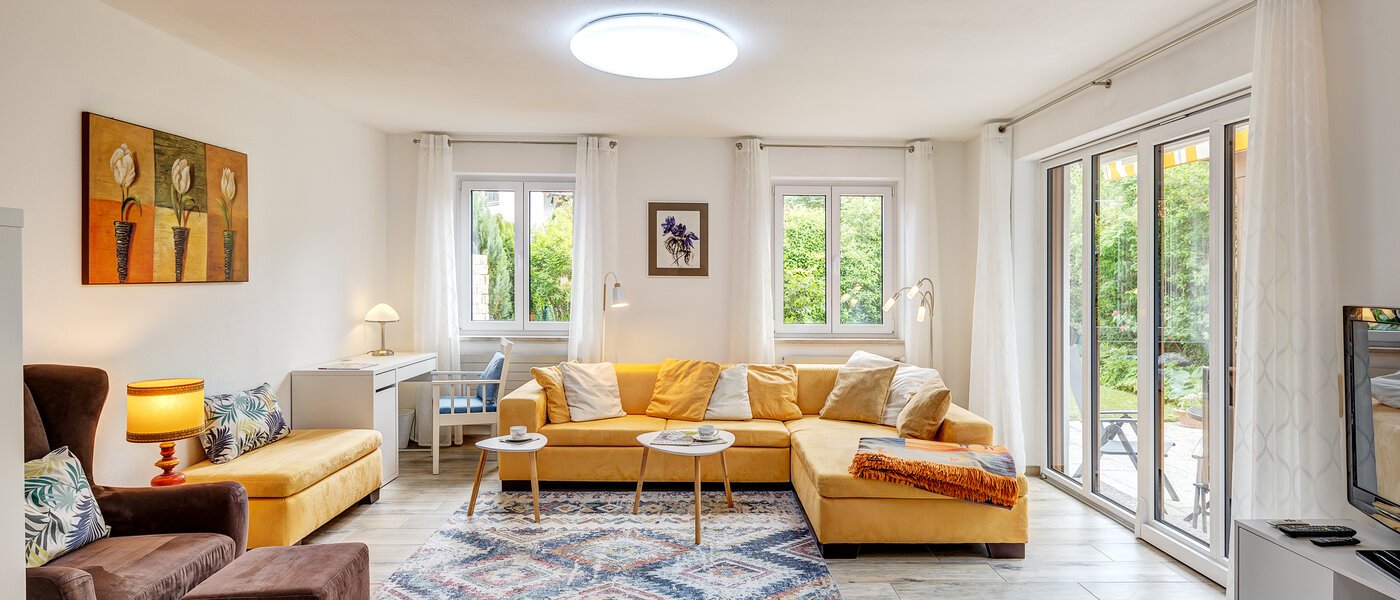 セミ・デタッチド・ハウス（一戸建てを二つに分けた家屋） Maisach 02 リビングエリア 13032