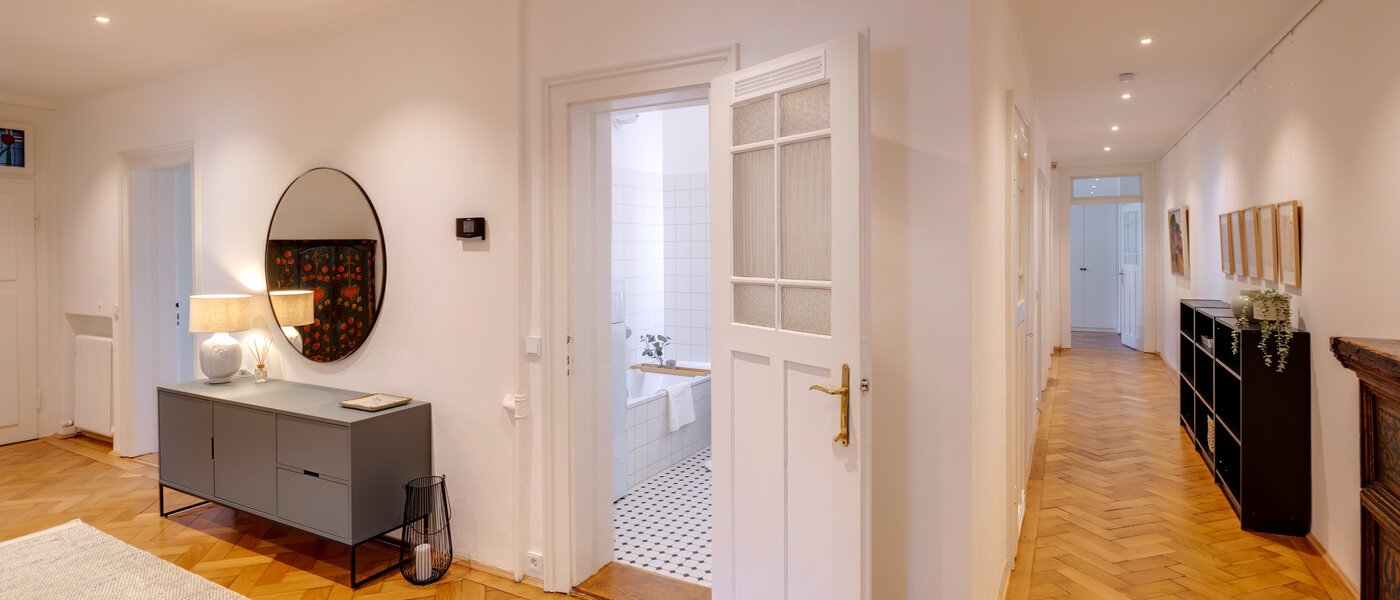 マンション München Lehel 04 玄関入り口 13035