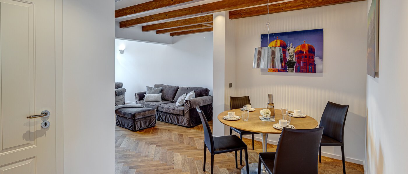 メゾネット・マンション（複数階にわたるマンション） München Neuhausen 01 リビングエリア 13127