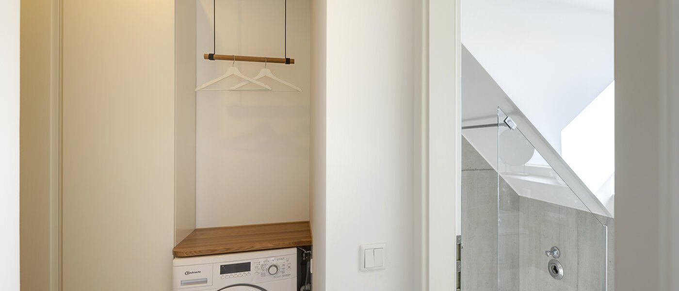 アティック・フラット（屋根裏） München Au 05 玄関入り口 13187