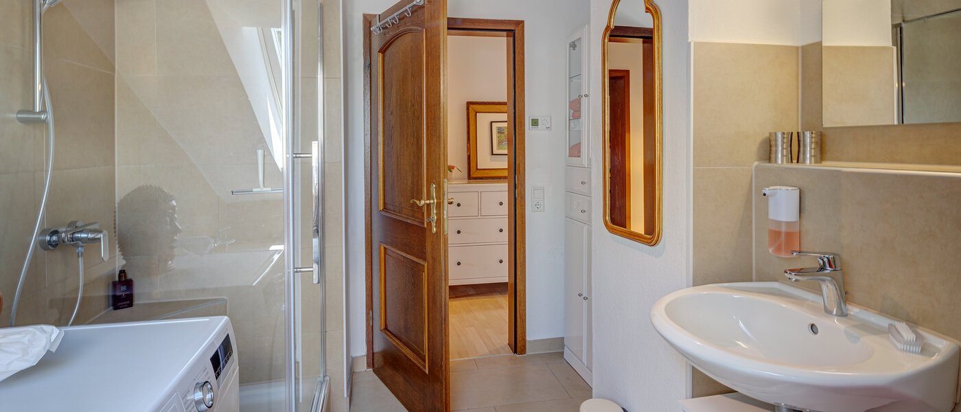 アティック・フラット（屋根裏） Inning am Ammersee 02 浴室 13224