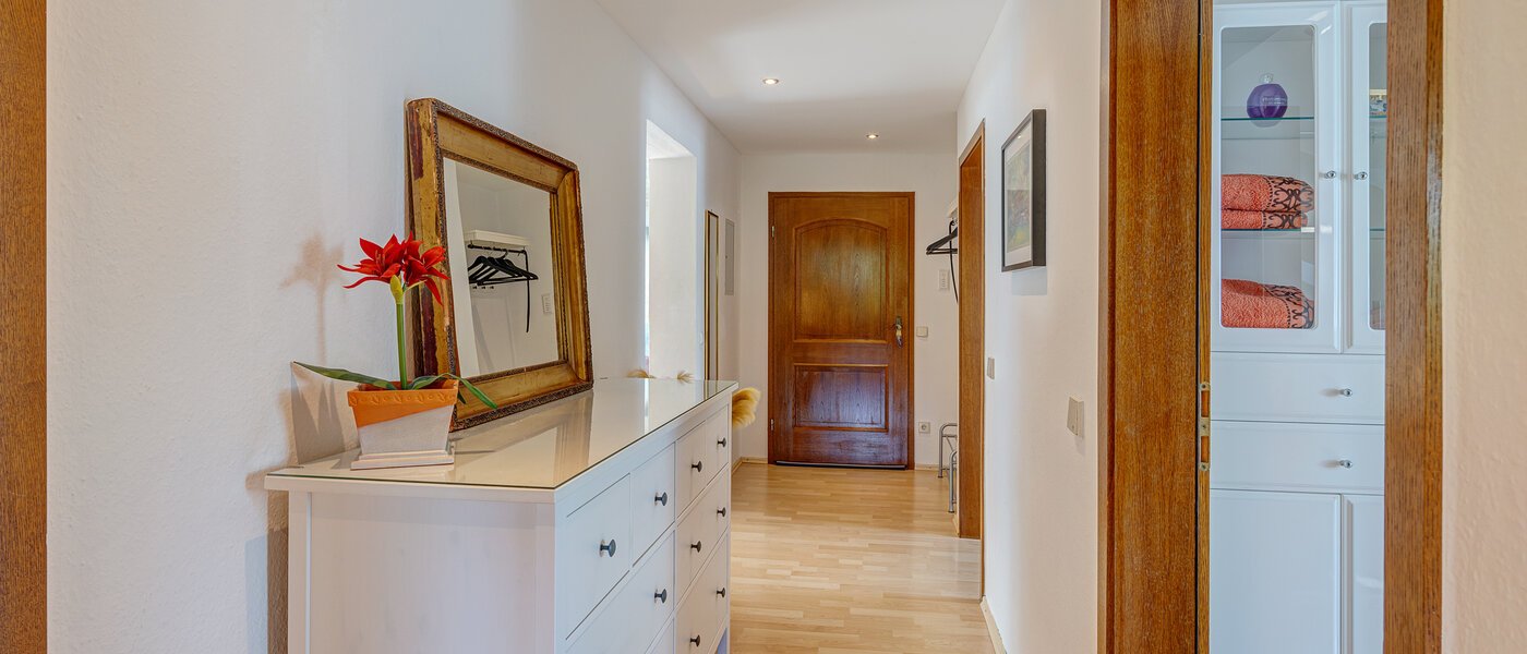 アティック・フラット（屋根裏） Inning am Ammersee 01 玄関入り口 13224