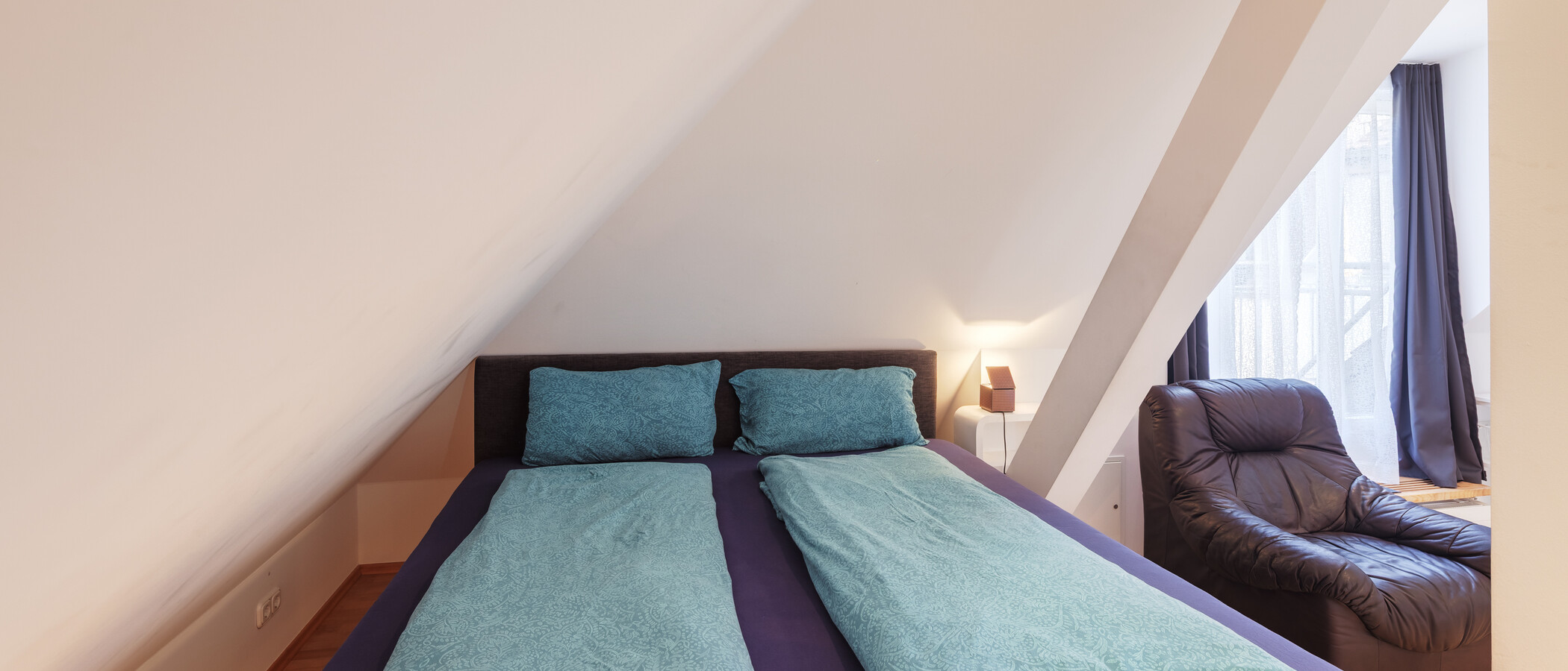 アティック・フラット（屋根裏） München Laim 04 1. 寝室 13229