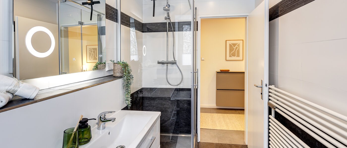 アティック・フラット（屋根裏） München Giesing 03 浴室 13269