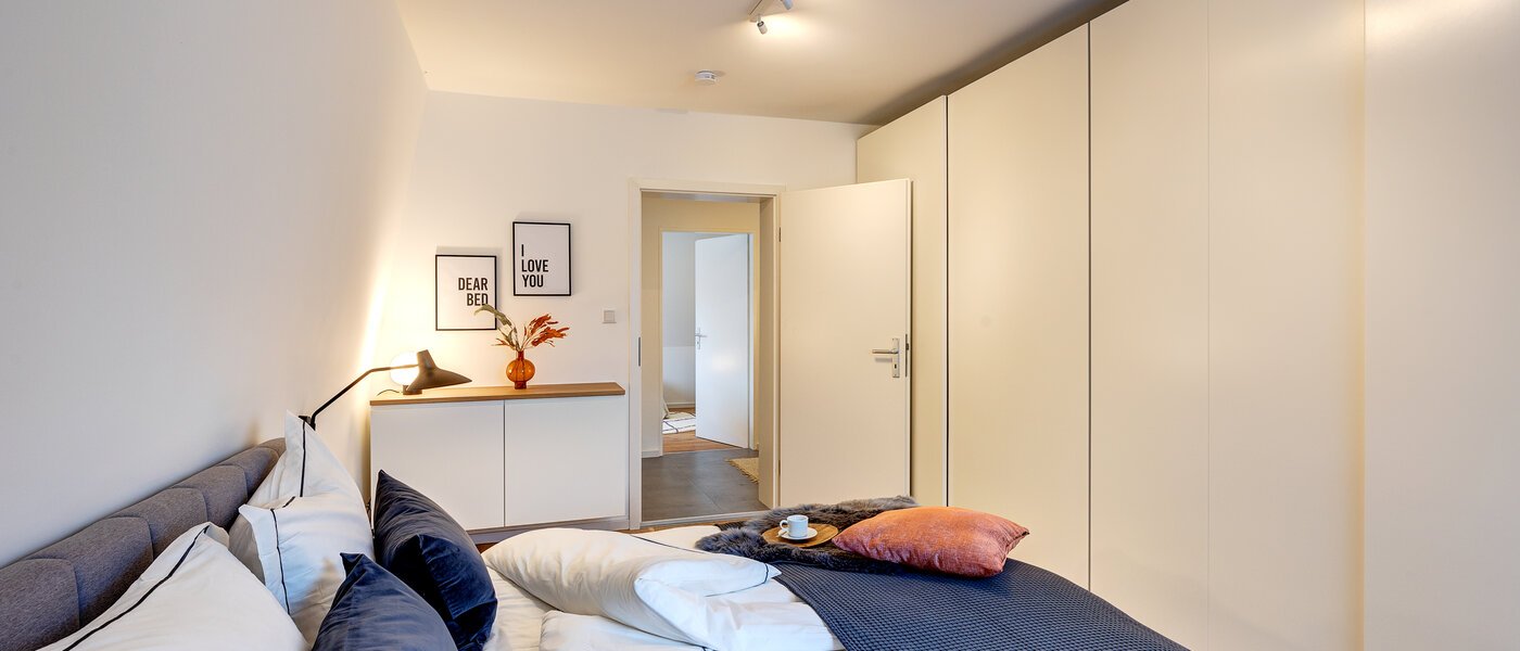 アティック・フラット（屋根裏） München Giesing 03 1. 寝室 13269