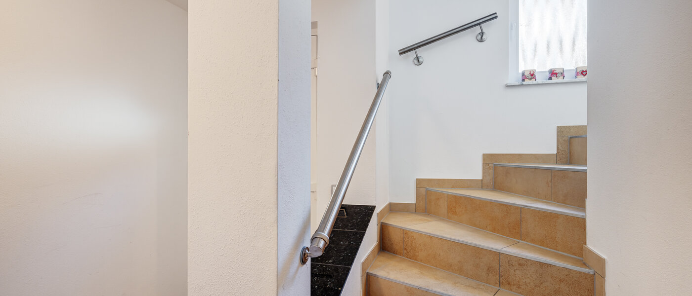 アティック・フラット（屋根裏） Tegernsee 03 玄関入り口 13299