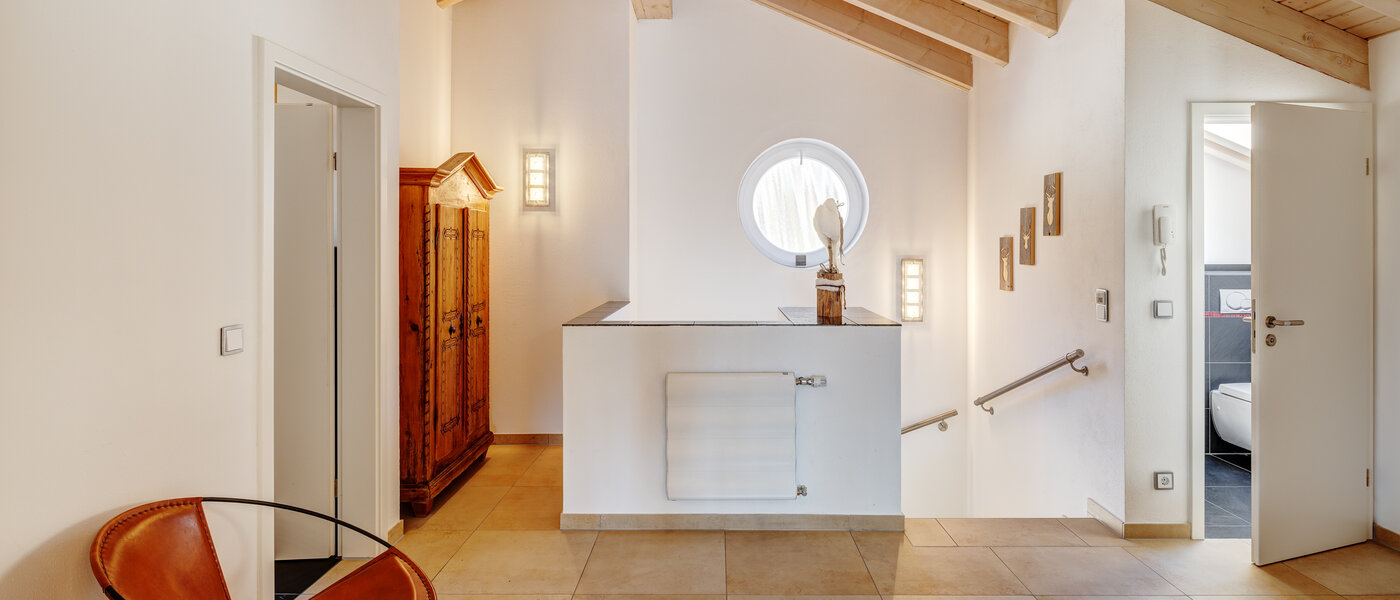 アティック・フラット（屋根裏） Tegernsee 05 玄関入り口 13299