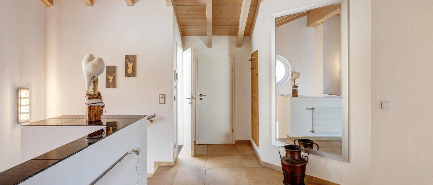 アティック・フラット（屋根裏） Tegernsee 06 玄関入り口 13299