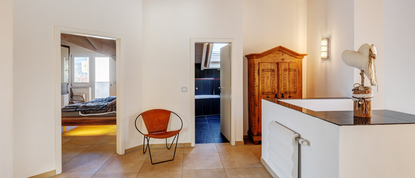 アティック・フラット（屋根裏） Tegernsee 07 玄関入り口 13299