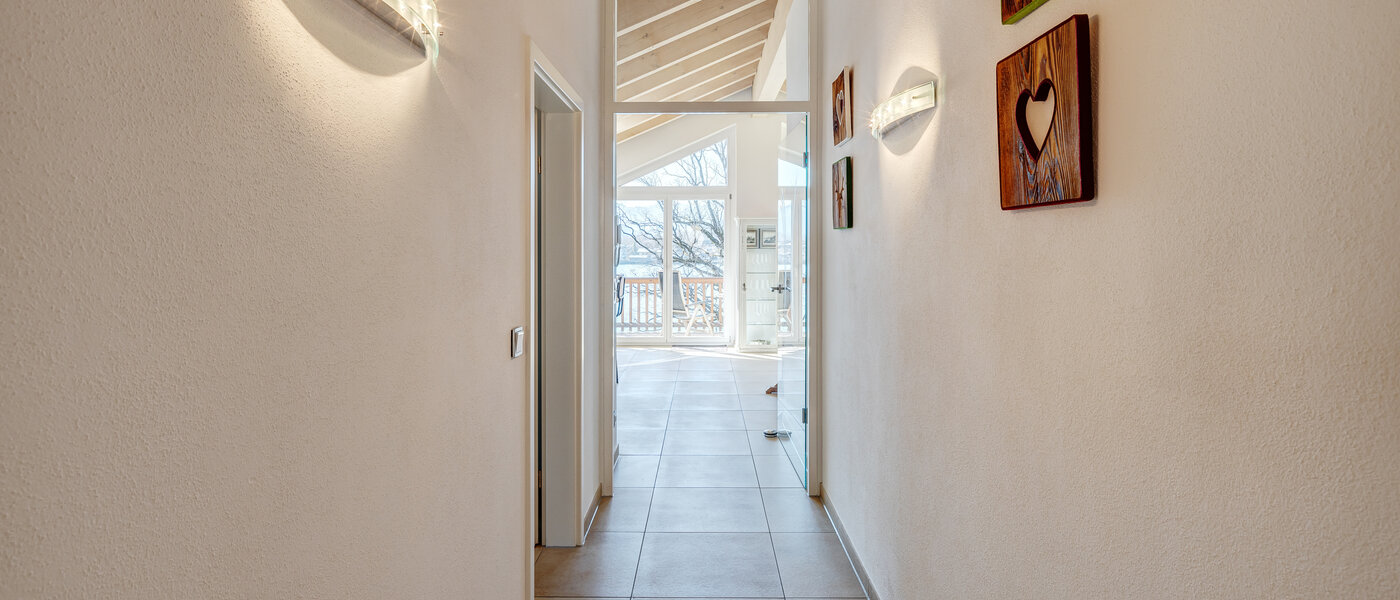 アティック・フラット（屋根裏） Tegernsee 09 玄関入り口 13299