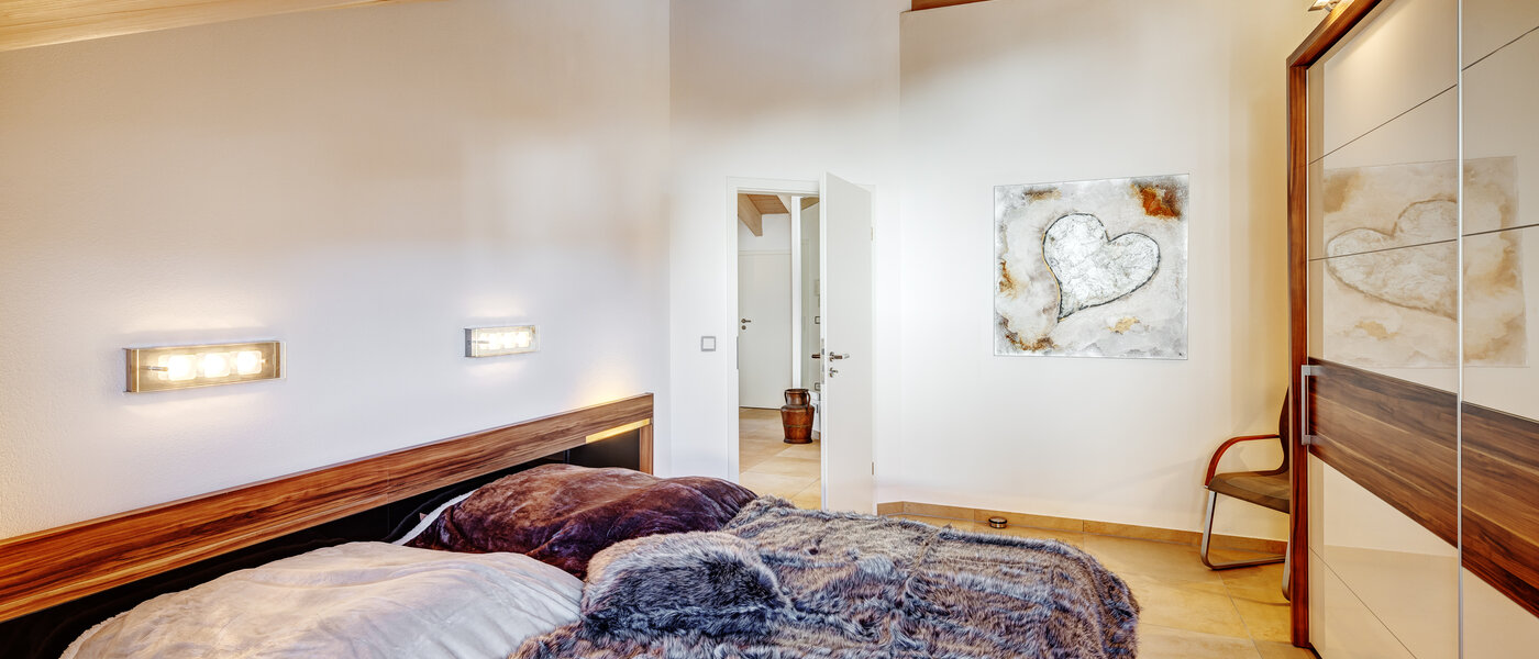 アティック・フラット（屋根裏） Tegernsee 02 寝室 13299