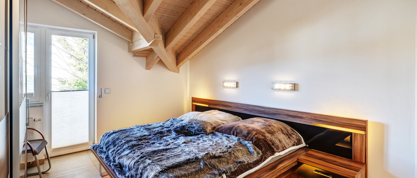 アティック・フラット（屋根裏） Tegernsee 03 寝室 13299