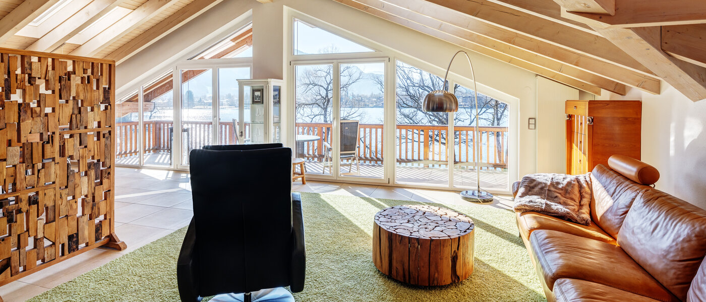 アティック・フラット（屋根裏） Tegernsee 02 リビングエリア 13299