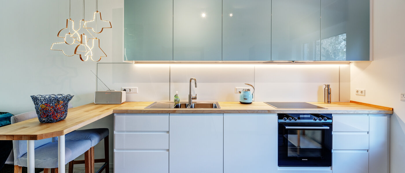 "タウン・ハウス/ローハウスのミドルハウス（外壁を共有した家の並びの両角以外のハウス） " München Obersendling 02 キッチン 13312