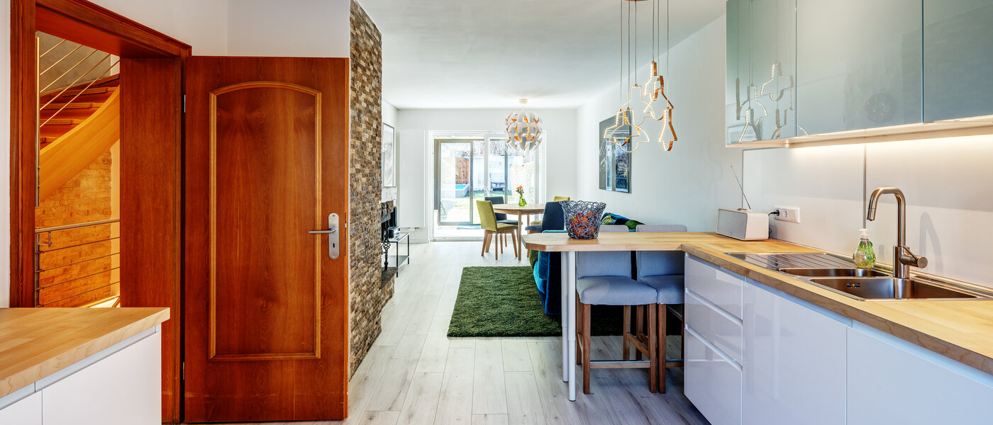 "タウン・ハウス/ローハウスのミドルハウス（外壁を共有した家の並びの両角以外のハウス） " München Obersendling 03 キッチン 13312