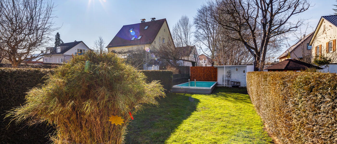 "タウン・ハウス/ローハウスのミドルハウス（外壁を共有した家の並びの両角以外のハウス） " München Obersendling 01 庭 13312