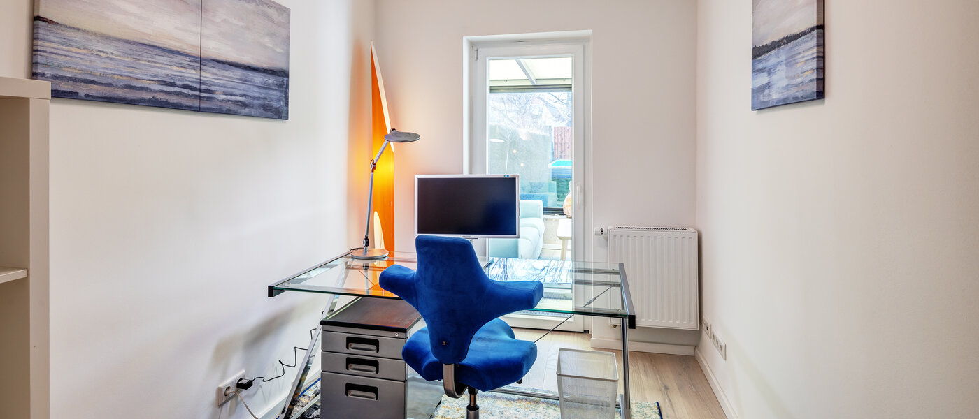 "タウン・ハウス/ローハウスのミドルハウス（外壁を共有した家の並びの両角以外のハウス） " München Obersendling 01 仕事部屋 13312