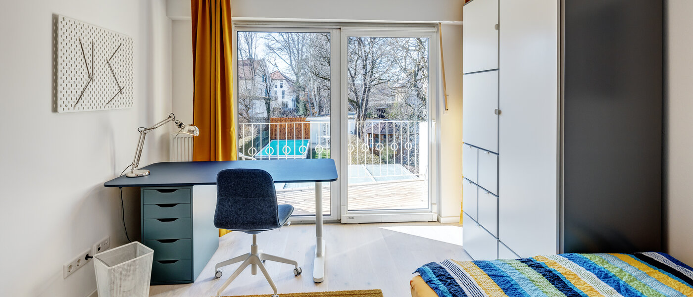 "タウン・ハウス/ローハウスのミドルハウス（外壁を共有した家の並びの両角以外のハウス） " München Obersendling 02 2.　寝室 13312