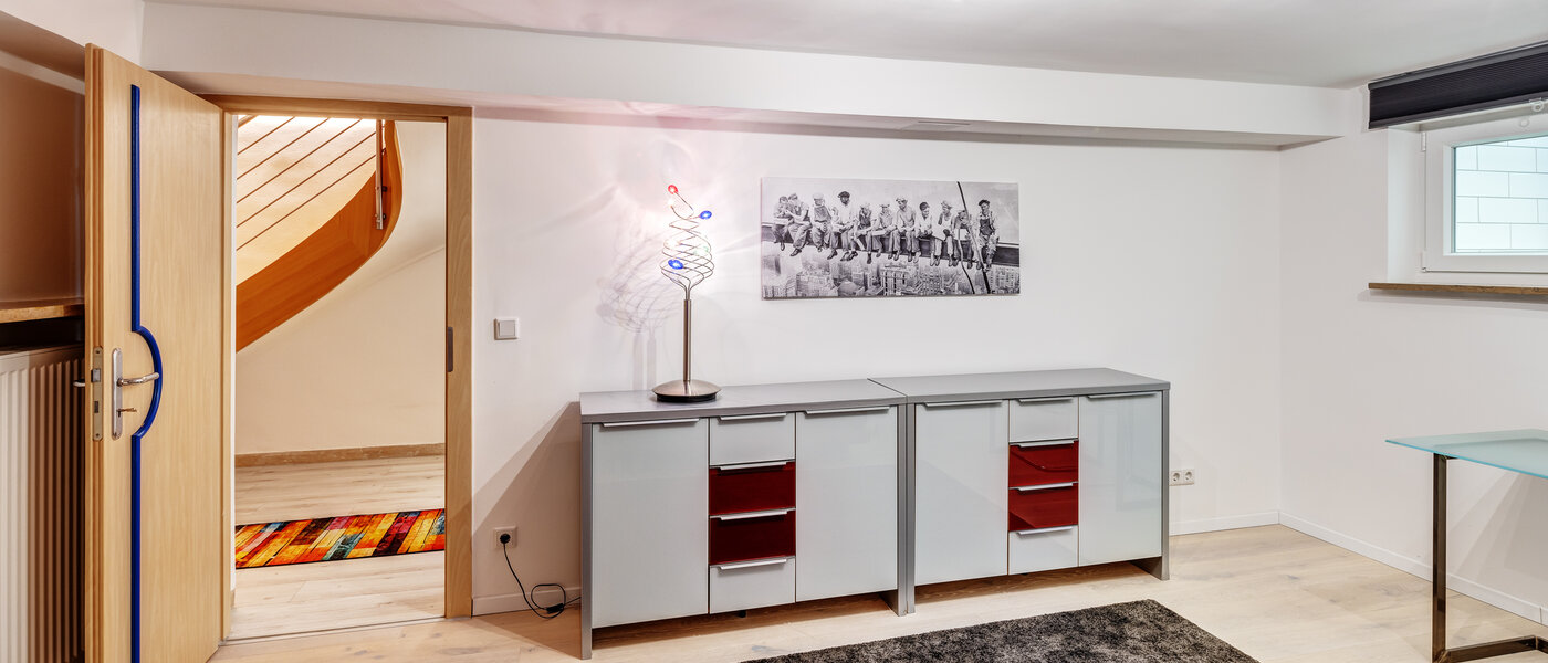 "タウン・ハウス/ローハウスのミドルハウス（外壁を共有した家の並びの両角以外のハウス） " München Obersendling 03 ゲストルーム 13312