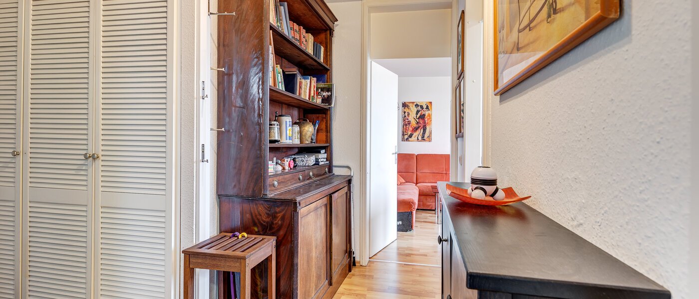 マンション Ottobrunn 04 玄関入り口 13449