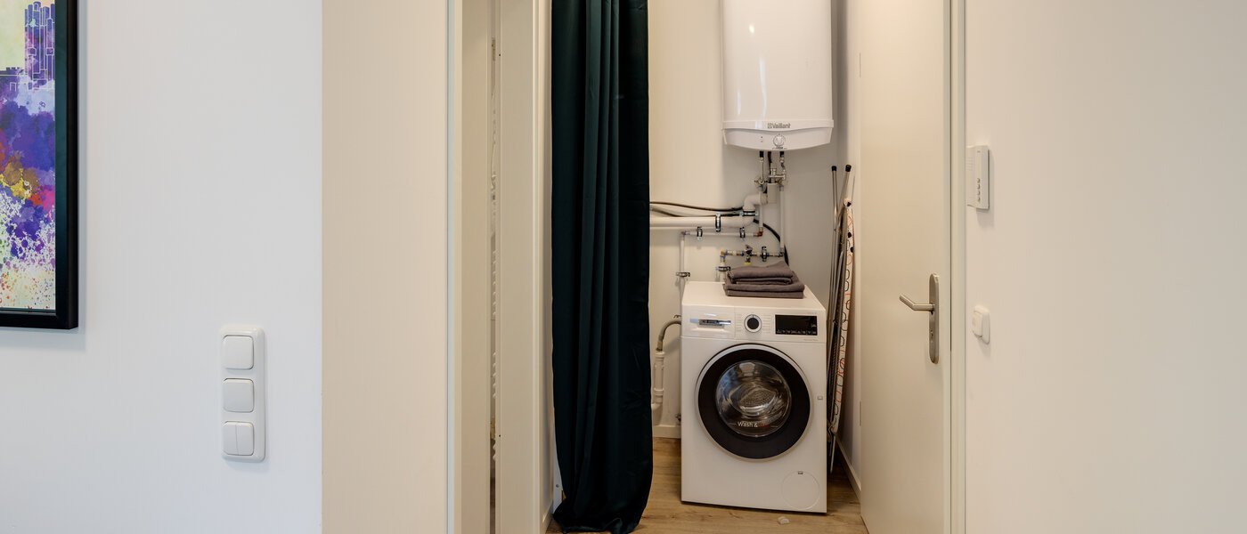 マンション Grasbrunn 01 玄関入り口 13488