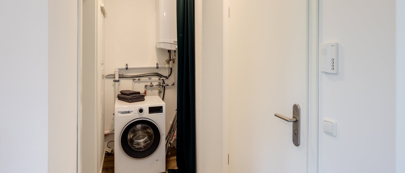 マンション Grasbrunn 01 玄関入り口 13492