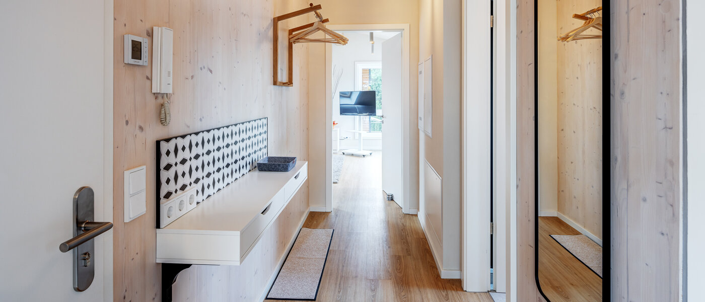 アティック・フラット（屋根裏） München Berg am Laim 02 玄関入り口 13504