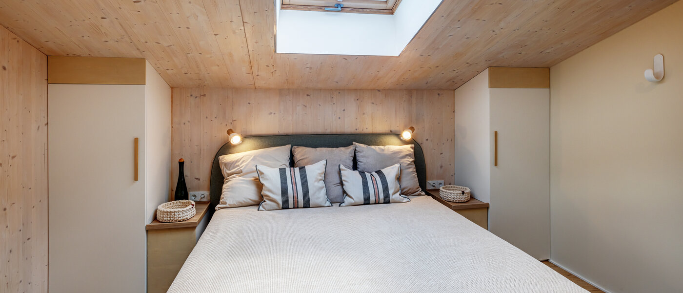 アティック・フラット（屋根裏） München Berg am Laim 03 寝室 13504