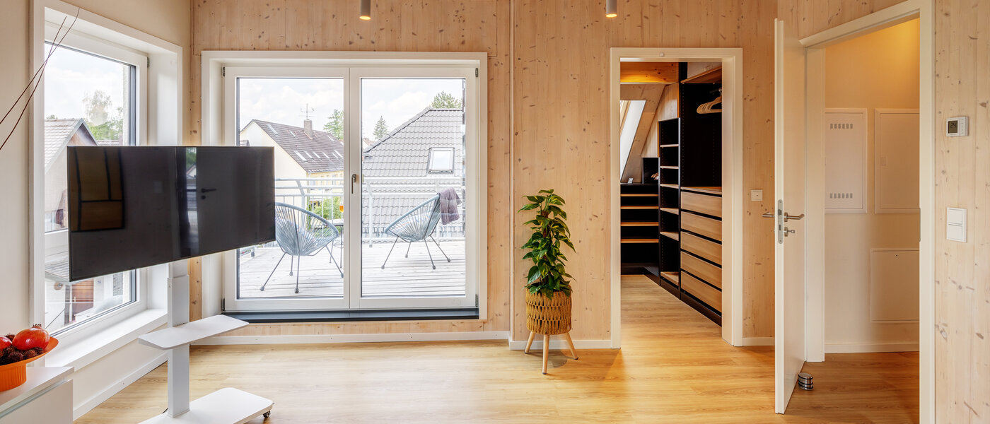 アティック・フラット（屋根裏） München Berg am Laim 02 リビングエリア 13504