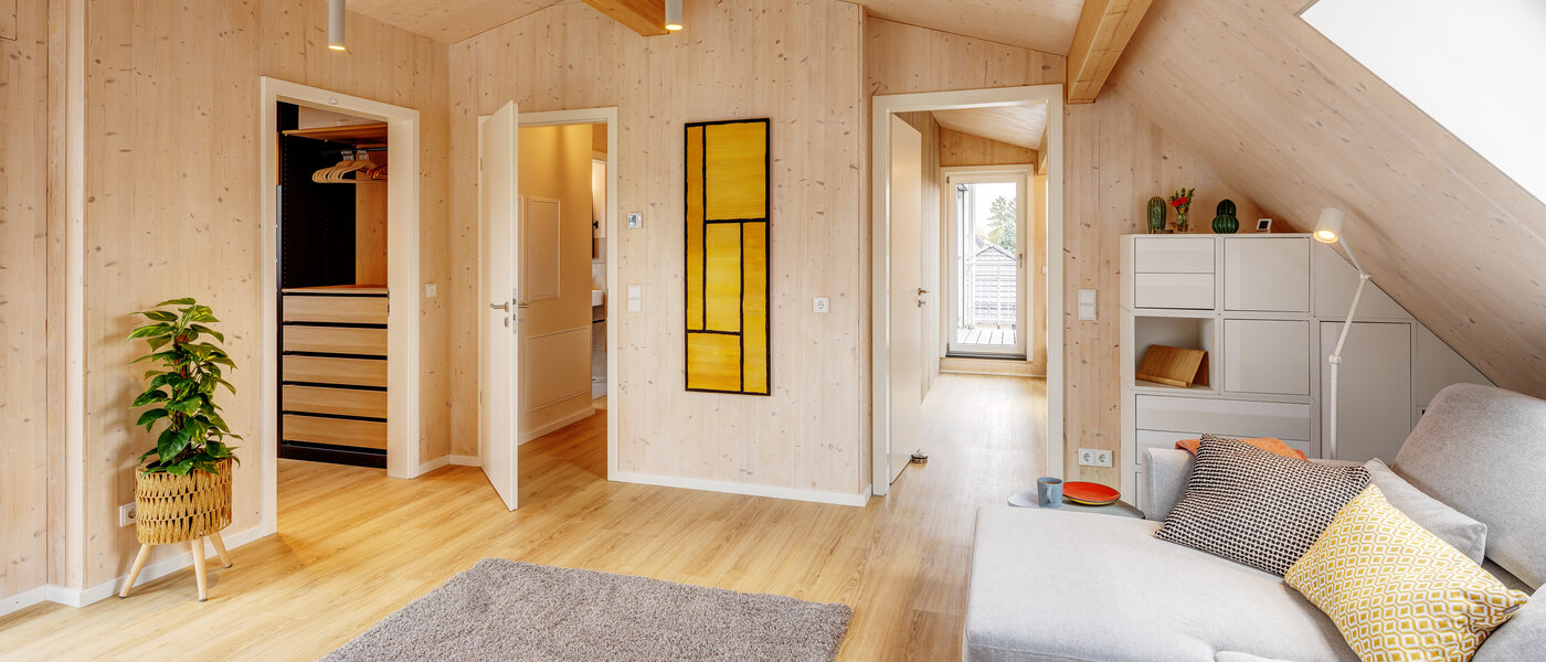 アティック・フラット（屋根裏） München Berg am Laim 03 リビングエリア 13504