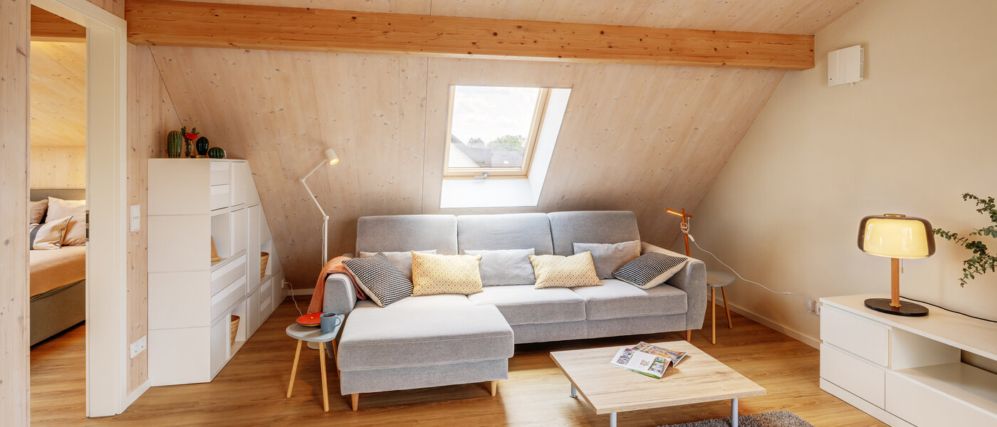 アティック・フラット（屋根裏） München Berg am Laim 04 リビングエリア 13504