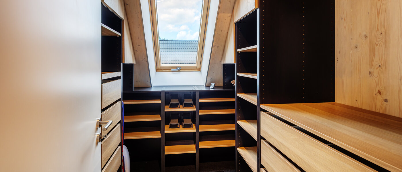 アティック・フラット（屋根裏） München Berg am Laim 01 ウォークイン・カップボード 13504