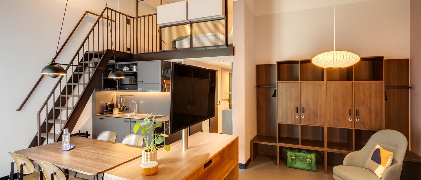 メゾネット・マンション（複数階にわたるマンション） München Neuperlach 03 リビングエリア 13536