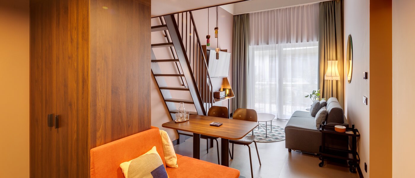 メゾネット・マンション（複数階にわたるマンション） München Neuperlach 02 リビングエリア 13537