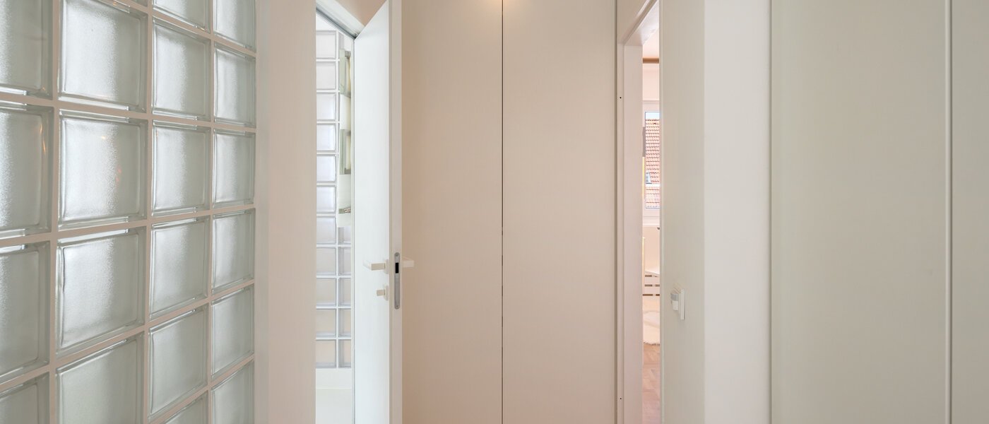 ペントハウス住宅 Unterhaching 05 玄関入り口 13549