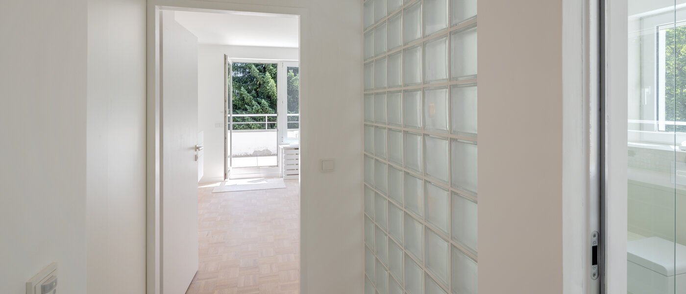 ペントハウス住宅 Unterhaching 06 玄関入り口 13549