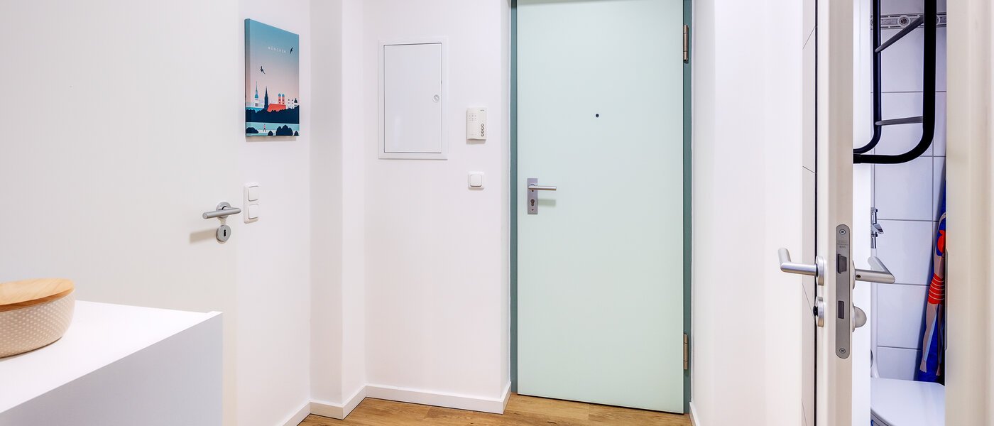 マンション München Au 01 玄関入り口 13572