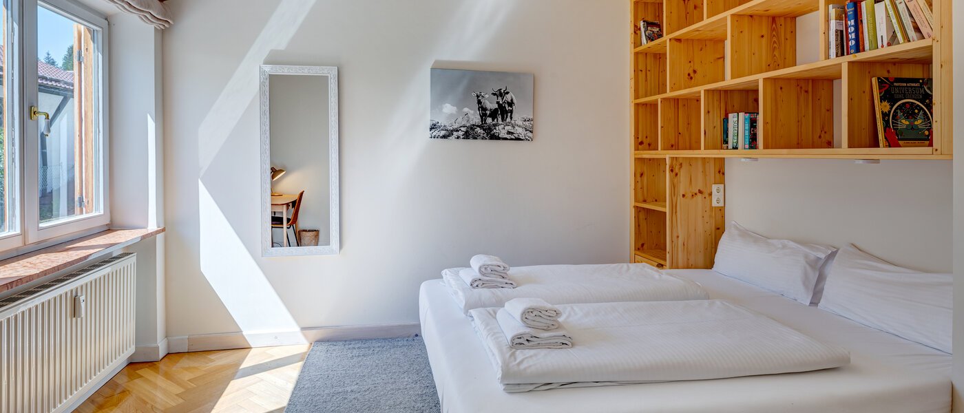 庭付き住宅 Schliersee 01 2.　寝室 13576