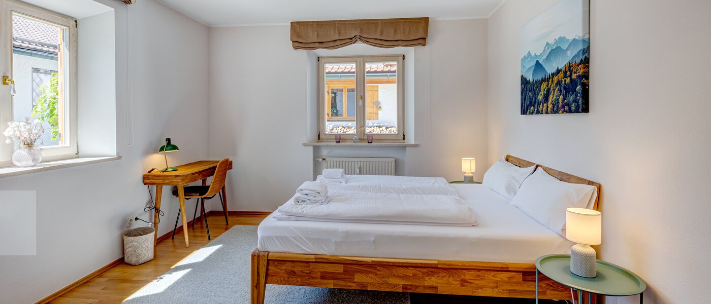 庭付き住宅 Schliersee 01 1. 寝室 13576