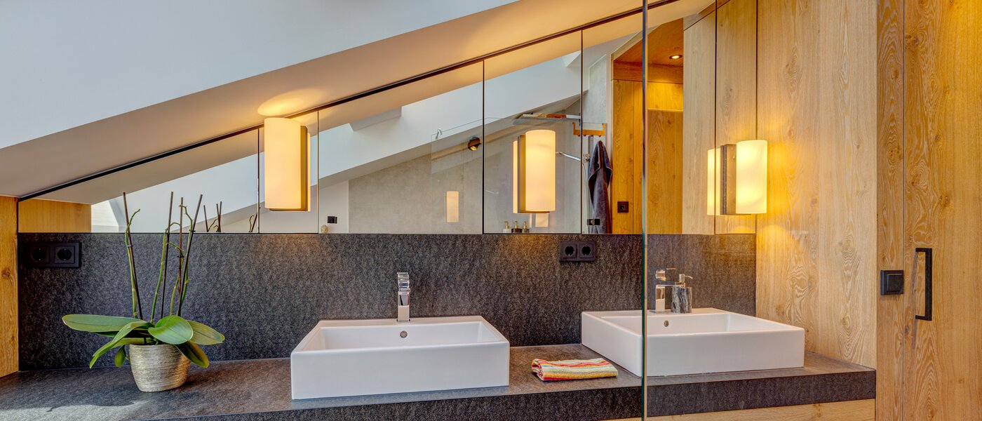 アティック・フラット（屋根裏） Holzkirchen 01 浴室 13582