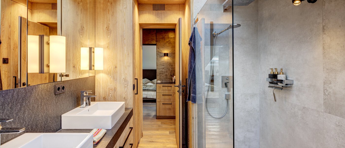 アティック・フラット（屋根裏） Holzkirchen 02 浴室 13582