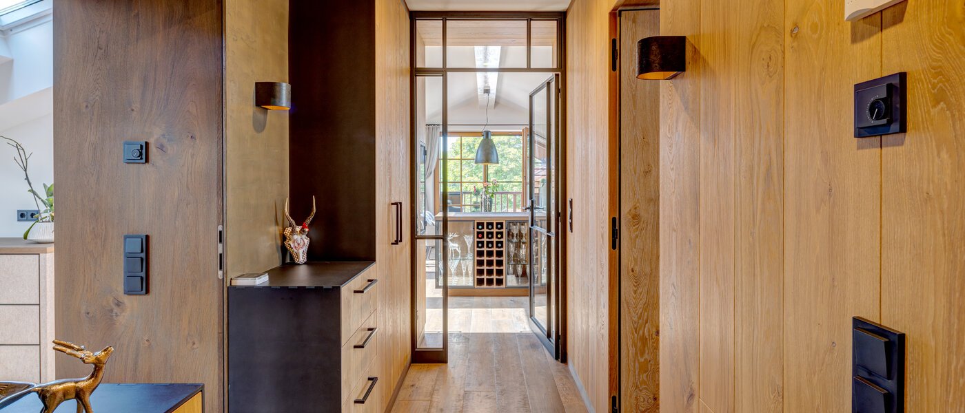 アティック・フラット（屋根裏） Holzkirchen 02 玄関入り口 13582