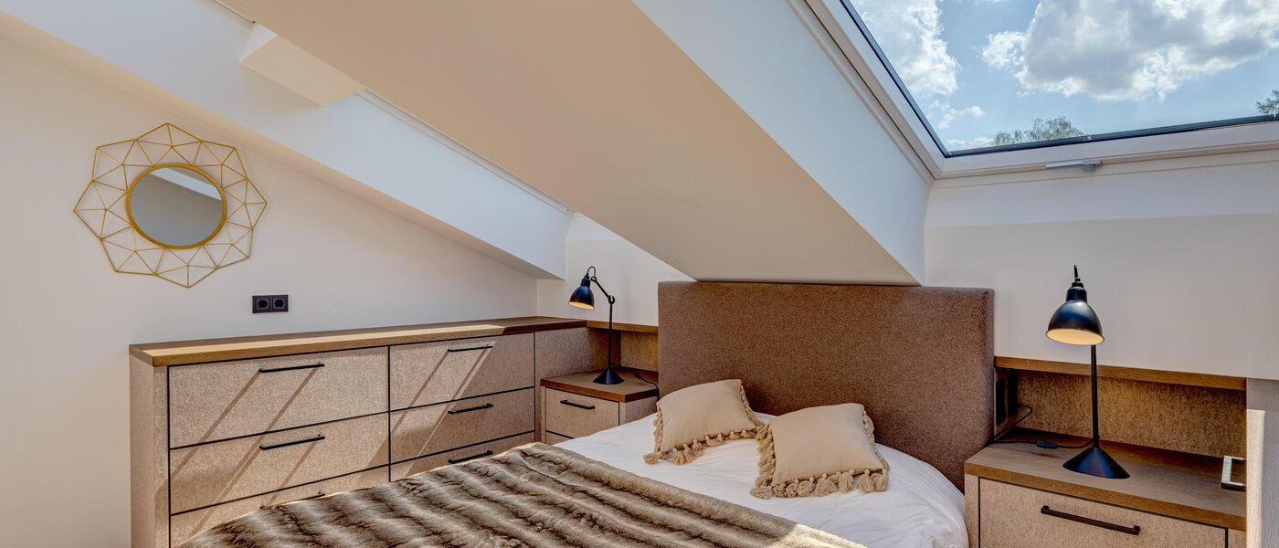 アティック・フラット（屋根裏） Holzkirchen 02 寝室 13582