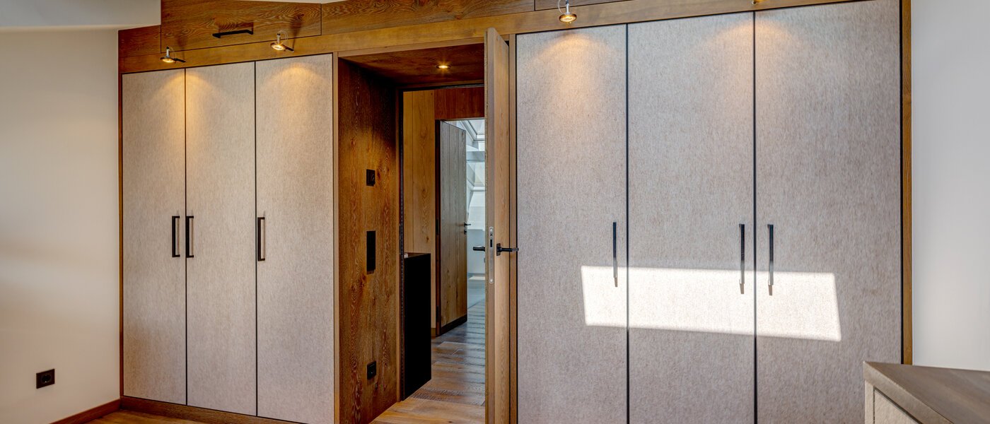 アティック・フラット（屋根裏） Holzkirchen 03 寝室 13582