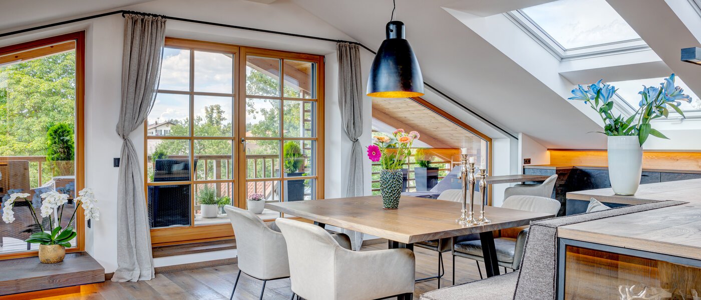 アティック・フラット（屋根裏） Holzkirchen 01 リビングエリア 13582